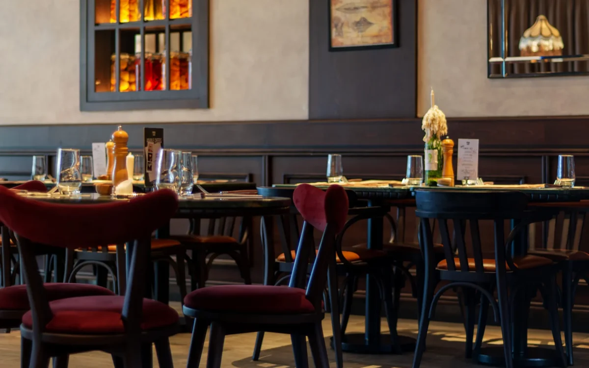 paris cafe 18