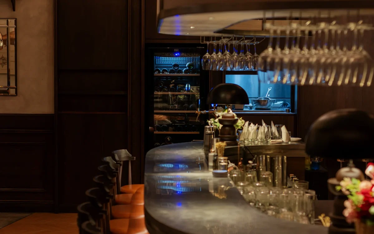 paris cafe 21